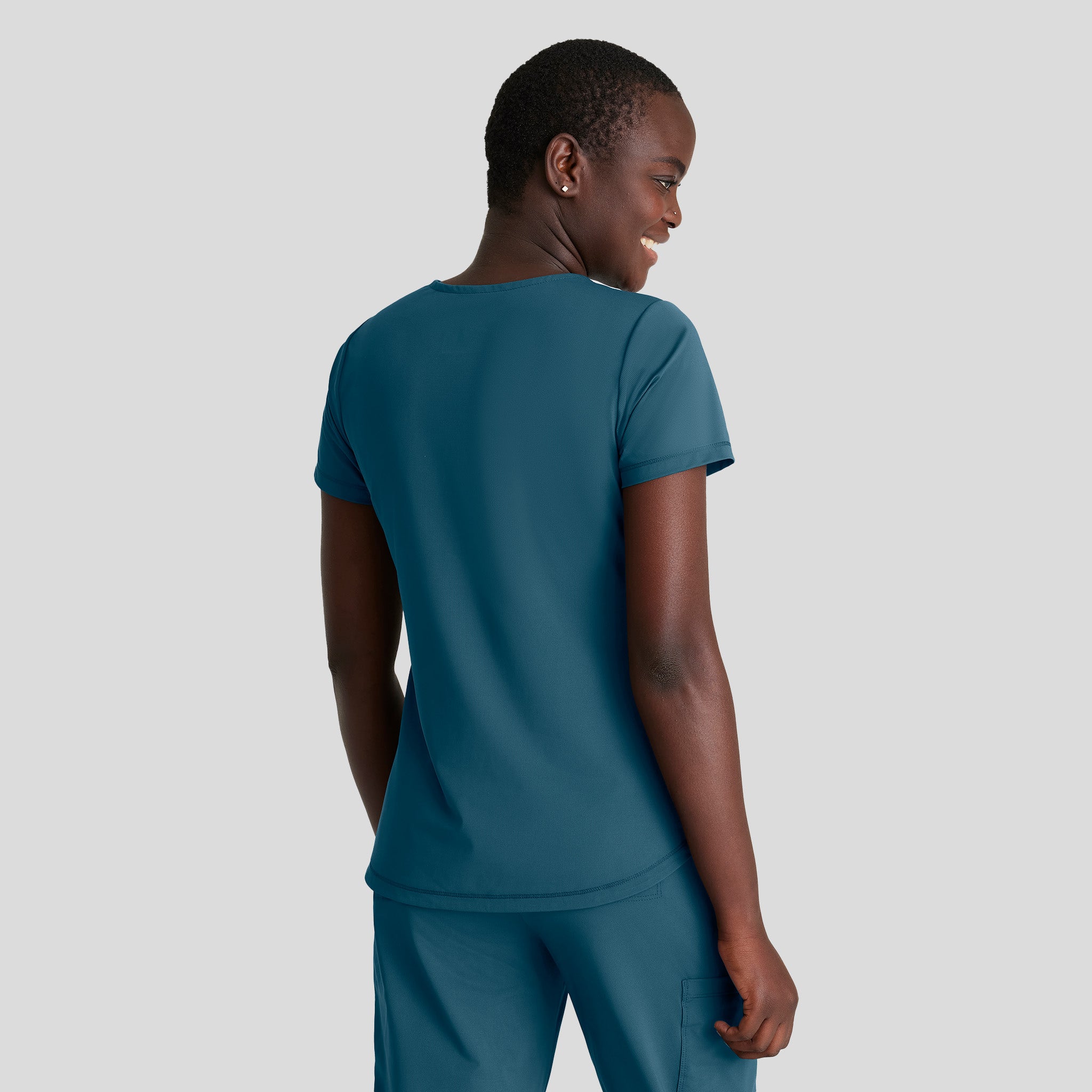 Serene 3-Pocket V-Neck Top | Bahama